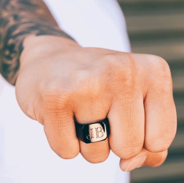 Mister Signet Ring V2 - Premium Rings - Just $56.50! Shop now at Pulse Designer Fashion